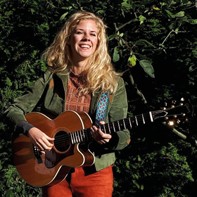 Pia Singer-songwriter